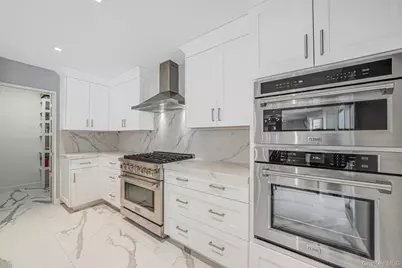 7 Sander Court, Middle Island, NY 11953 - Photo 15