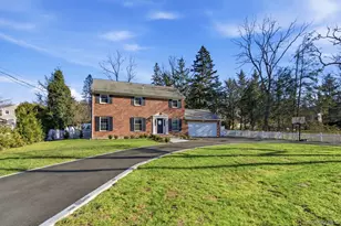 131 Turkey Ln, Cold Spring Harbor, NY 11724 - Photo 3