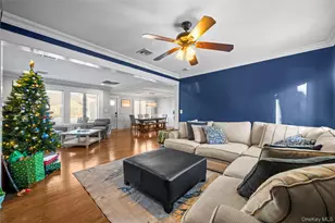 60 Pickwick Ln, North Babylon, NY 11703 - Photo 7