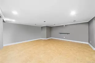 60 Pickwick Ln, North Babylon, NY 11703 - Photo 31