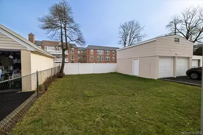 9 Hanover Place #2nd floor unit, Rockville Centre, NY 11570 - Photo 19