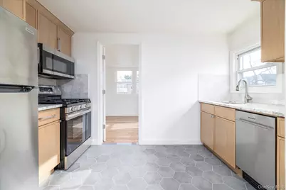 9 Hanover Place #2nd floor unit, Rockville Centre, NY 11570 - Photo 11