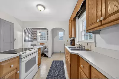 9 Garden Place, Bay Shore, NY 11706 - Photo 15