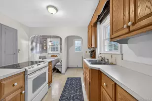 9 Garden Pl, Bay Shore, NY 11706 - Photo 15