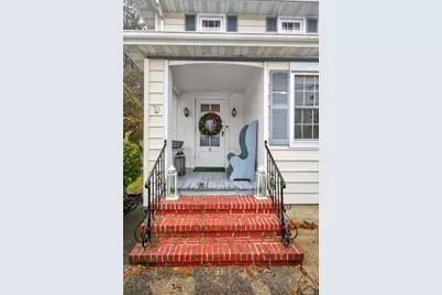 9 Garden Place, Bay Shore, NY 11706 - Photo 3