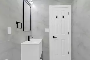 109-20 221st St, Queens Village, NY 11429 - Photo 17