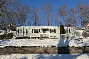 81 Oakside Rd, Smithtown, NY 11787 - Photo 3