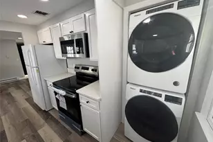 81 Oakside Rd, Smithtown, NY 11787 - Photo 7