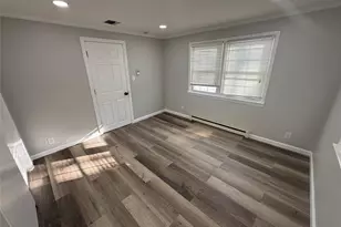 81 Oakside Rd, Smithtown, NY 11787 - Photo 13