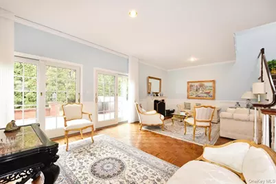 10 Southgate Circle, Massapequa Park, NY 11762 - Photo 5