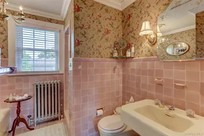 205 Hempstead Avenue, Malverne, NY 11565 - Photo 41