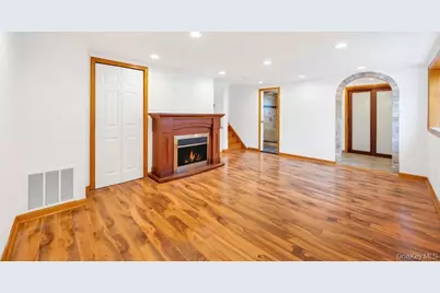 1026 Barbara Court, North Bellmore, NY 11710 - Photo 5