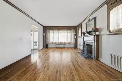 360 Raymond Street, Rockville Centre, NY 11570 - Photo 11