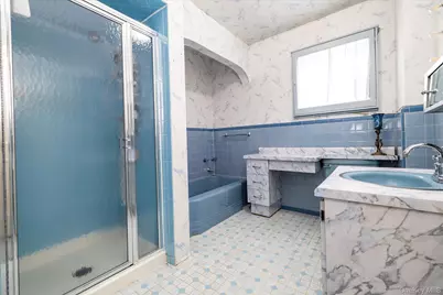 360 Raymond Street, Rockville Centre, NY 11570 - Photo 23