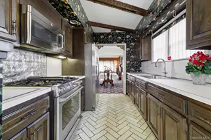 360 Raymond St, Rockville Centre, NY 11570 - Photo 13