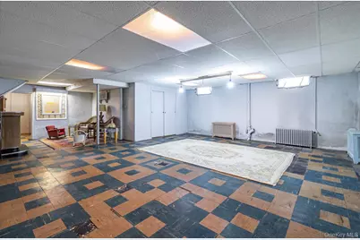 360 Raymond Street, Rockville Centre, NY 11570 - Photo 27