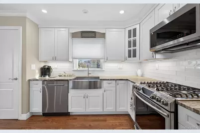 306 Bayville Avenue, Bayville, NY 11709 - Photo 9