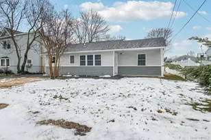 16 Belgrave Ave, Bay Shore, NY 11706 - Photo 3