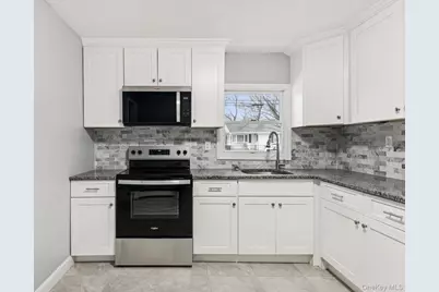 16 Belgrave Avenue, Bay Shore, NY 11706 - Photo 9