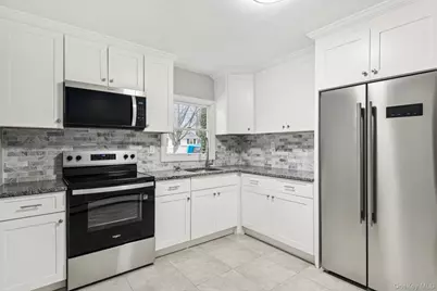 16 Belgrave Avenue, Bay Shore, NY 11706 - Photo 7