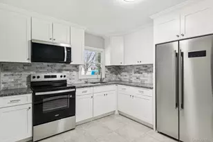 16 Belgrave Ave, Bay Shore, NY 11706 - Photo 7