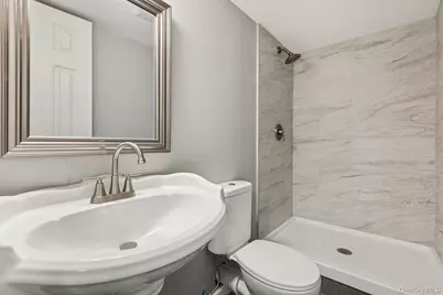 16 Belgrave Avenue, Bay Shore, NY 11706 - Photo 19