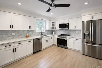 78 Juniper Avenue, Ronkonkoma, NY 11779 - Photo 3