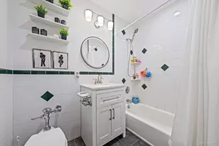 124 Smith St, Freeport, NY 11520 - Photo 13