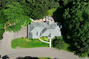 50 Davis Ln, Roslyn, NY 11576 - Photo 31