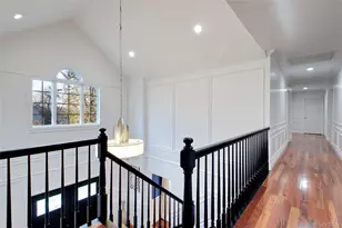 50 Davis Ln, Roslyn, NY 11576 - Photo 17