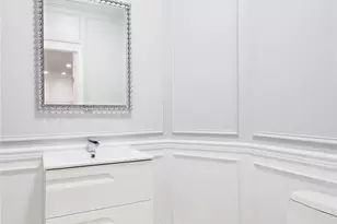 50 Davis Ln, Roslyn, NY 11576 - Photo 15