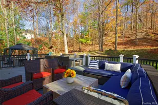 50 Davis Ln, Roslyn, NY 11576 - Photo 27