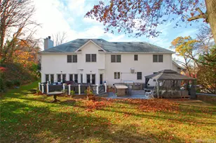 50 Davis Ln, Roslyn, NY 11576 - Photo 25
