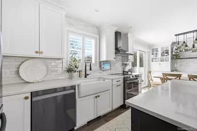 66 Country Village Lane, East Islip, NY 11730 - Photo 9