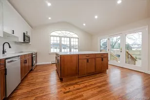 571 Center Dyre Ave, West Islip, NY 11795 - Photo 5