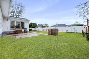 571 Center Dyre Ave, West Islip, NY 11795 - Photo 23