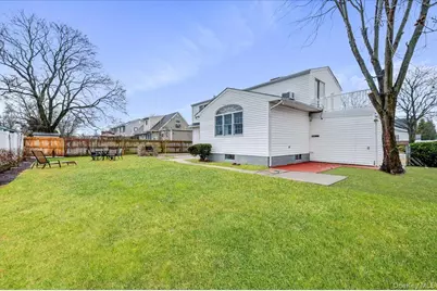 571 Center Dyre Avenue, West Islip, NY 11795 - Photo 25