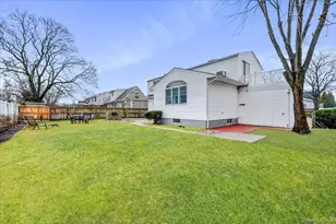 571 Center Dyre Ave, West Islip, NY 11795 - Photo 25