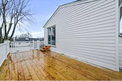 571 Center Dyre Avenue, West Islip, NY 11795 - Photo 21