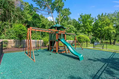 10 Hampton Way, Woodbury, NY 11797 - Photo 25