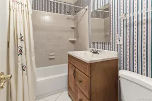 10 Hampton Way, Woodbury, NY 11797 - Photo 19