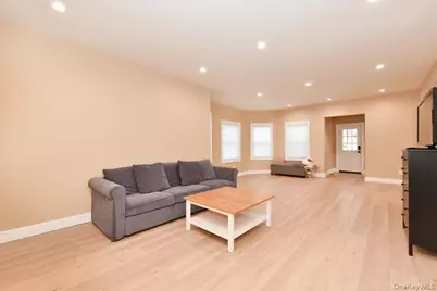 115 N Bergen Place, Freeport, NY 11520 - Photo 5