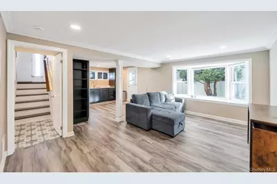 178 Missouri Avenue, Bay Shore, NY 11706 - Photo 21