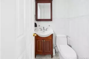 803 Michele Ln, Wantagh, NY 11793 - Photo 23