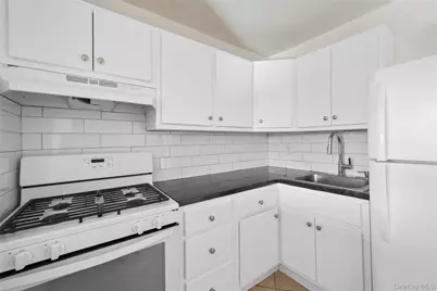 351 N Broadway #1E, Yonkers, NY 10701 - Photo 5