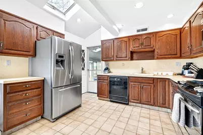 19 Indian Trail, White Plains, NY 10603 - Photo 13