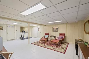 2046 Hancock Ave, North Bellmore, NY 11710 - Photo 25