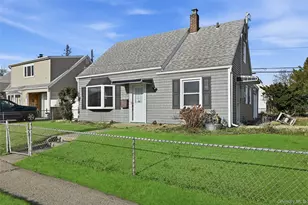 3037 N Jerusalem Rd, Levittown, NY 11756 - Photo 3