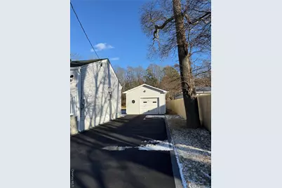 225 Norma Avenue, West Islip, NY 11795 - Photo 29