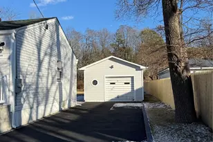 225 Norma Ave, West Islip, NY 11795 - Photo 29